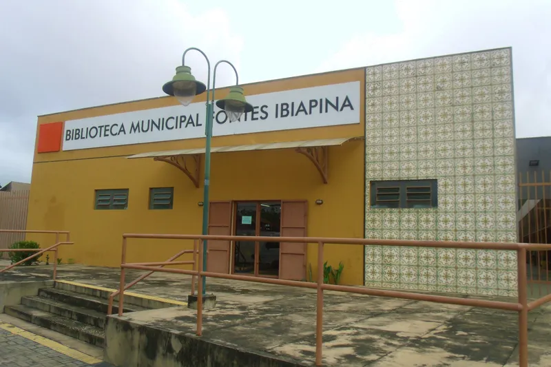 Fachada da Biblioteca Municipal Fontes Ibiapina, em Teresina