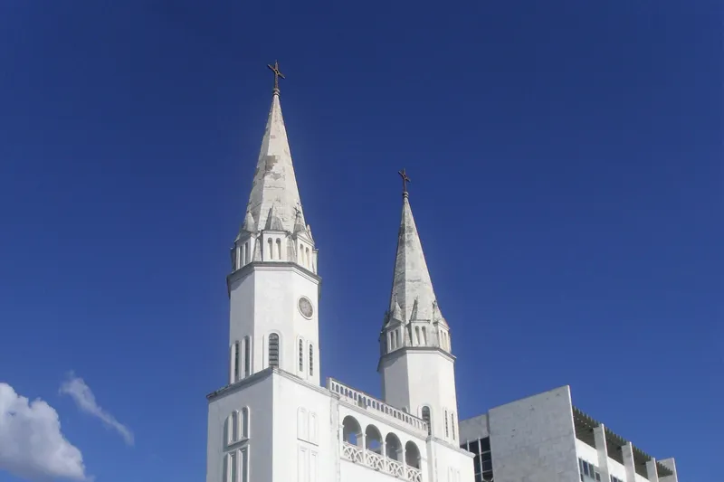 Foto de arquivo: edificações no entorno da Praça da Bandeira, em Teresina; a imagem não mostra transferência de comerciantes