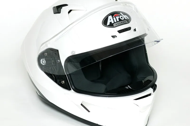 Imagem ilustrativa de arquivo: capacete de motociclista; o objeto não pertence ao condutor mencionado