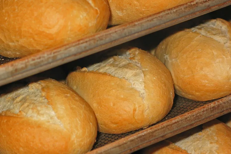 Imagem ilustrativa de arquivo: pães em assadeiras; a foto não retrata a capacitação em Uruçuí